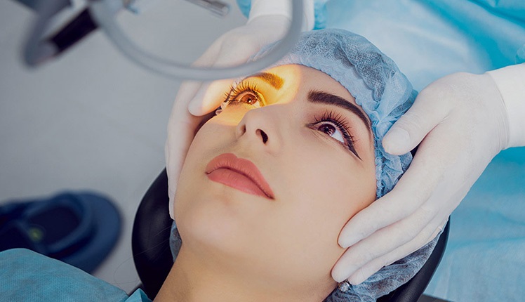 عملية تصحيح النظر بالليزر في إيران